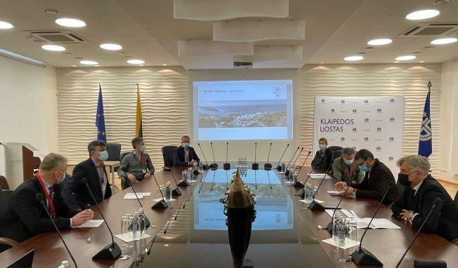 Dėl šiaurinėje uosto dalyje sklindančių kvapų pakviesta atviram dialogui